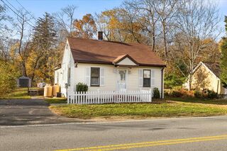 Photo of 563 County Road Rochester, MA 02770