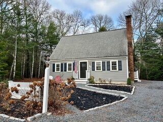 Photo of real estate for sale located at 16 Bridgets Path Centerville, MA 02632